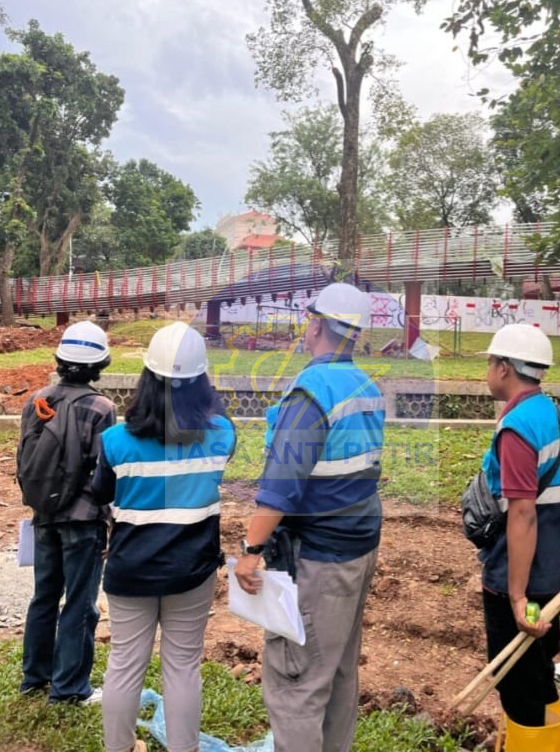 prepare pengerjaan penangkal petir di Joglo
